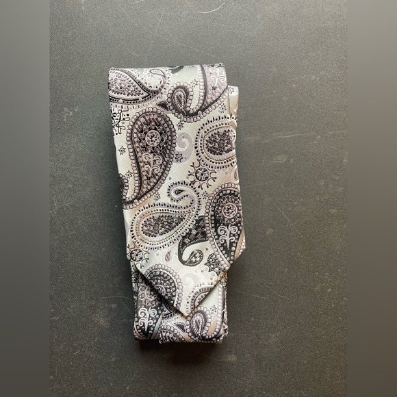 Tie set - Picture 1 of 9